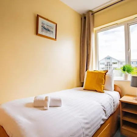 Apartman 3 Bedroom With Wifi & Kitchen