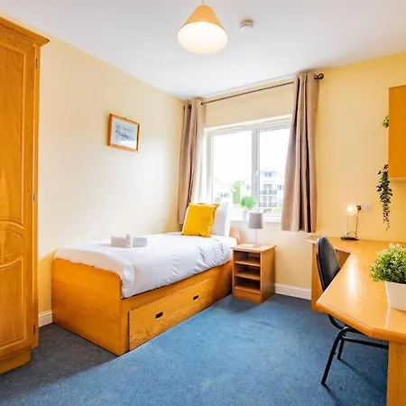 3 Bedroom With Wifi & Kitchen Appartamento