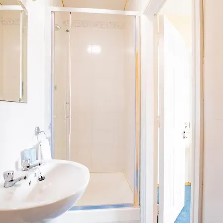 3 Bedroom With Wifi & Kitchen