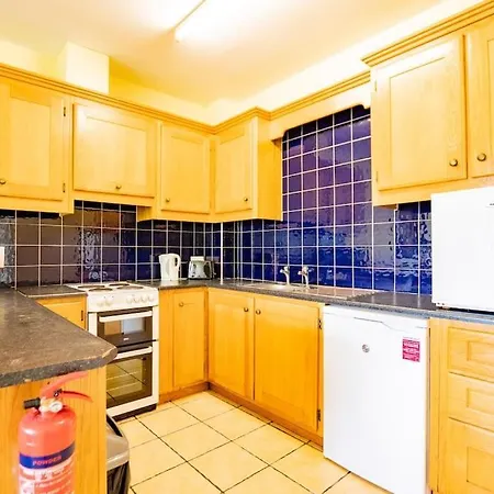 3 Bedroom With Wifi & Kitchen Appartamento Galway