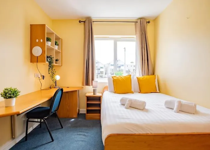 68 - Spacious & Budget Friendly By Shortstays Lägenhet *